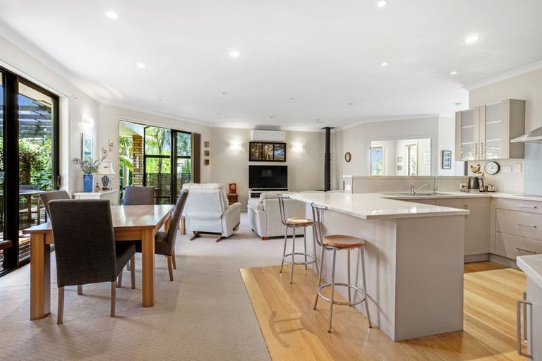 Photo of property in 10 Ringwood Place, Whitianga, 3510