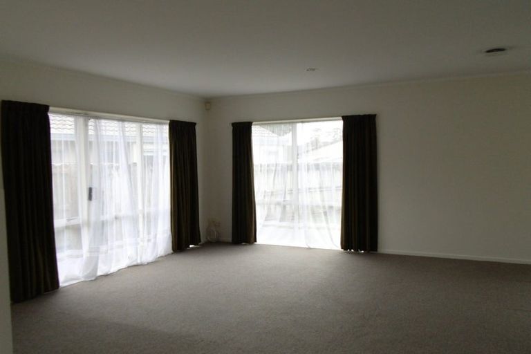 Photo of property in 8 Waylen Place, Burswood, Auckland, 2013