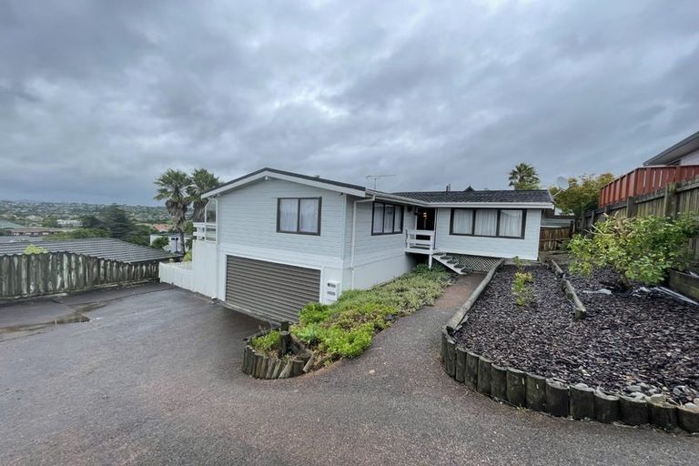 Photo of property in 15a Cambric Place, Botany Downs, Auckland, 2010