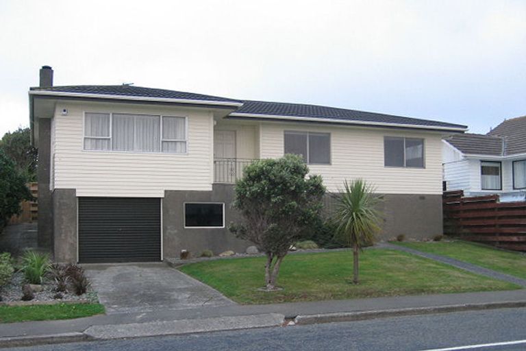 Photo of property in 6 Carluke Street, Paparangi, Wellington, 6037