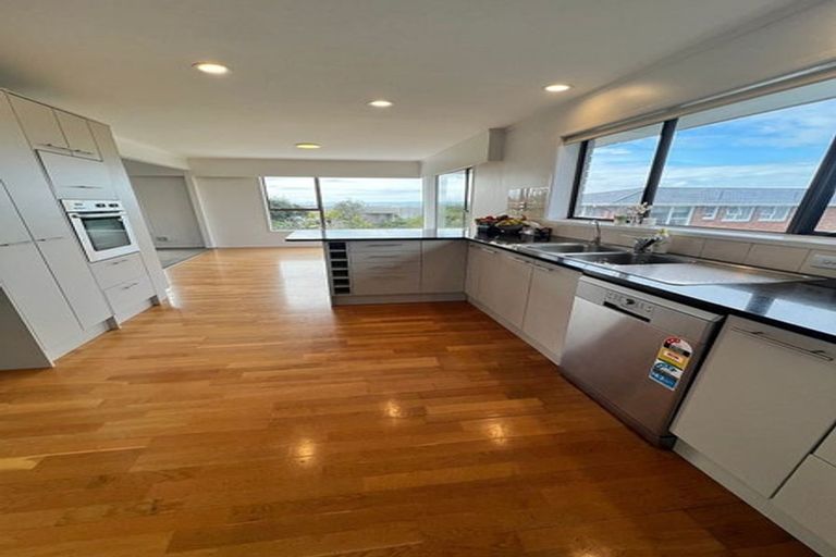 Photo of property in 1/61 Forrest Hill Road, Milford, Auckland, 0620