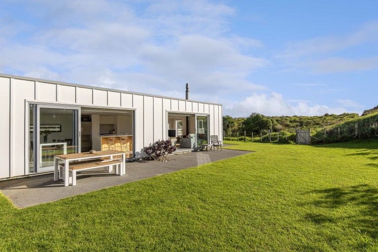 Photo of property in 41 Marram Way, Peka Peka, Waikanae, 5391