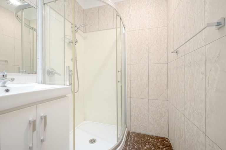 Photo of property in 5/106 West Coast Road, Glen Eden, Auckland, 0602