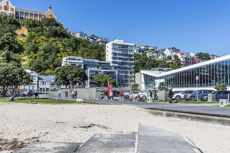 Photo of property in Dorchester Apartments, 144 Oriental Parade, Oriental Bay, Wellington, 6011