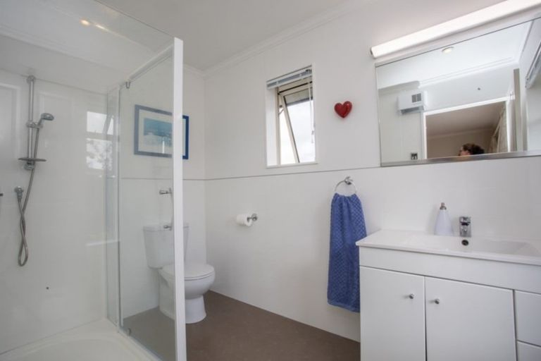 Photo of property in 12 Calder Place, Winton, 9720