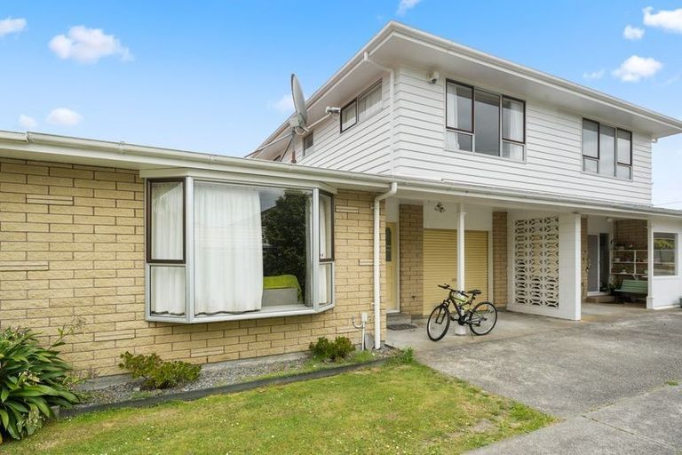 Photo of property in 2/964 High Street, Avalon, Lower Hutt, 5011