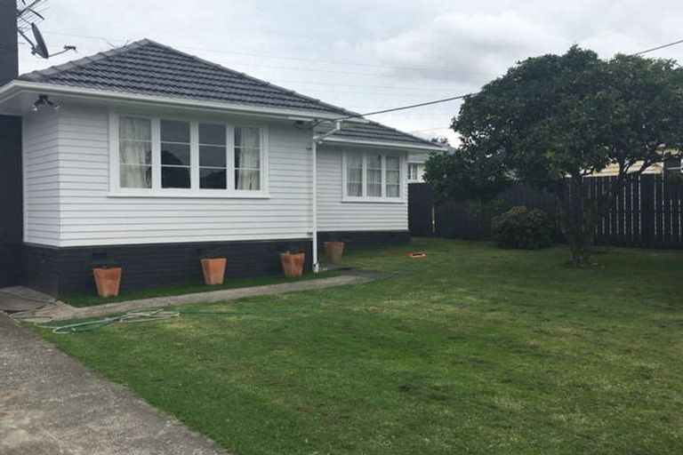 Photo of property in 3 Cornwall Street, Te Atatu South, Auckland, 0610