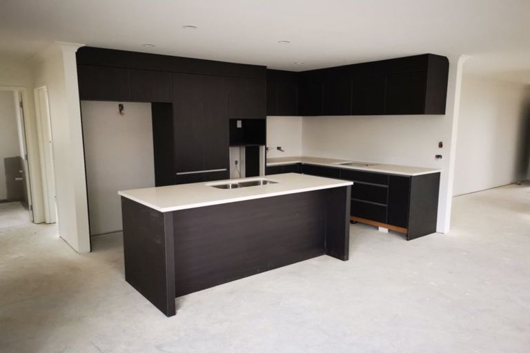 Photo of property in 8 Ropere Street, Kumeu, 0810