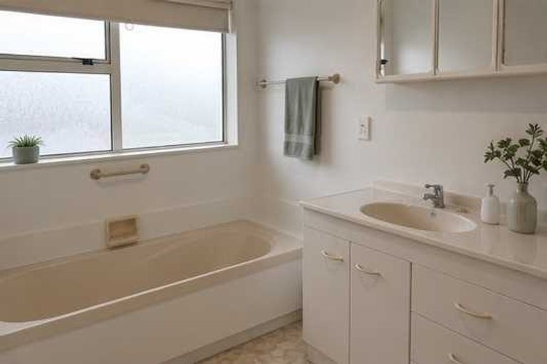Photo of property in 60a Arawhata Road, Paraparaumu, 5032