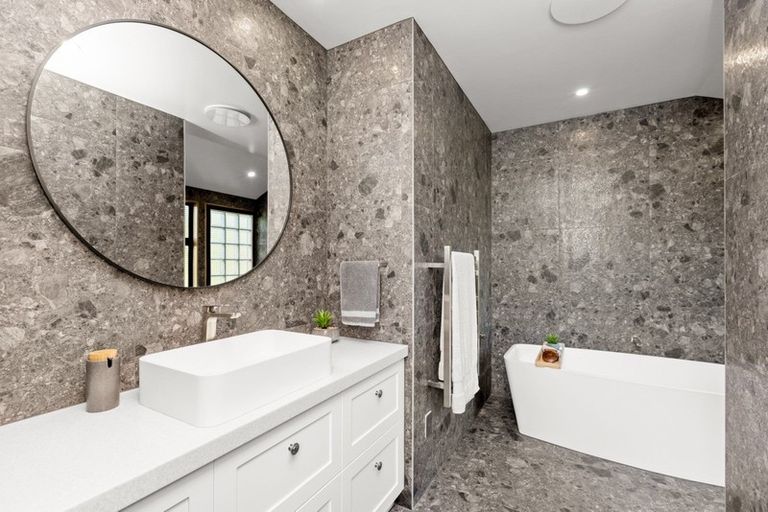 Photo of property in 3a Tauroa Road, Havelock North, 4130