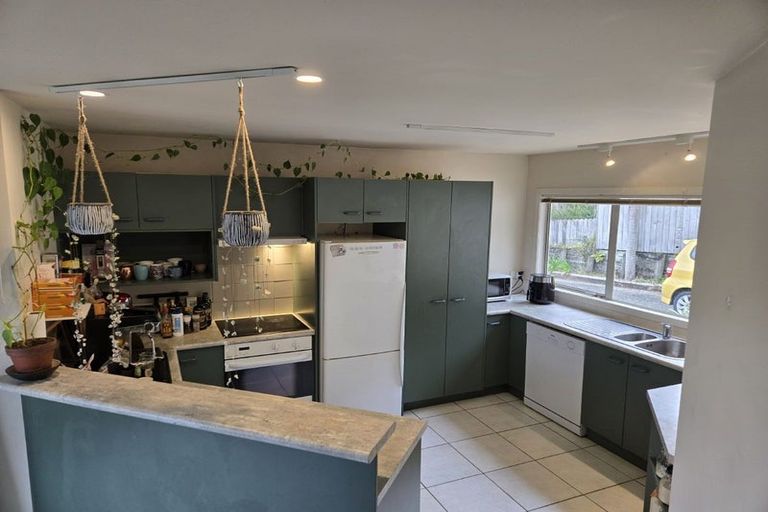 Photo of property in 37 Lorikeet Place, Unsworth Heights, Auckland, 0632