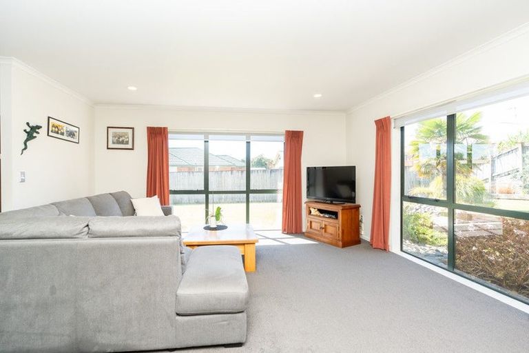 Photo of property in 14 Caulfield Place, Nawton, Hamilton, 3200