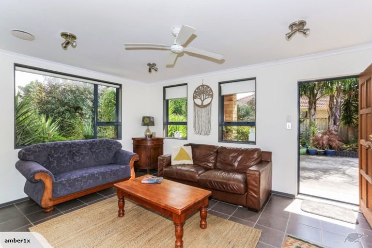 Photo of property in 13 Kathleen Reece Place, Waiuku, 2123