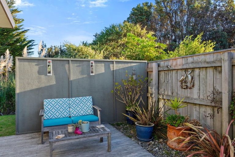 Photo of property in 5 Byron Brown Place, Otaki Beach, Otaki, 5512