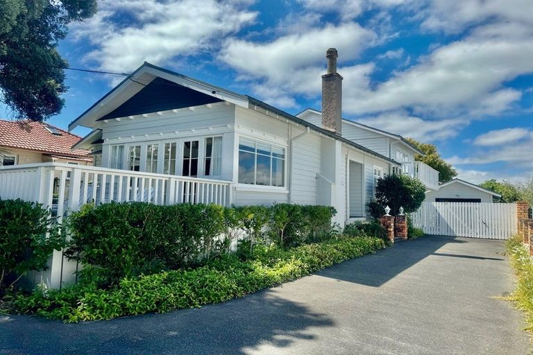 Photo of property in 53 Aramoana Avenue, Devonport, Auckland, 0624