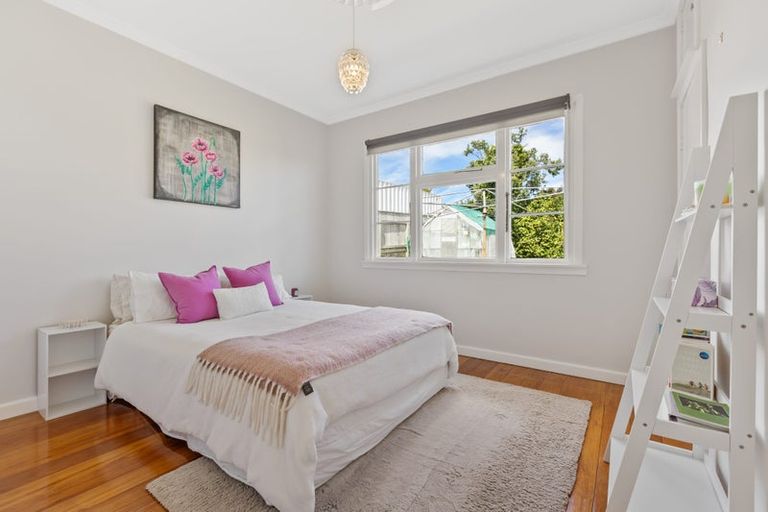 Photo of property in 174 Seaview Road, Westown, New Plymouth, 4310