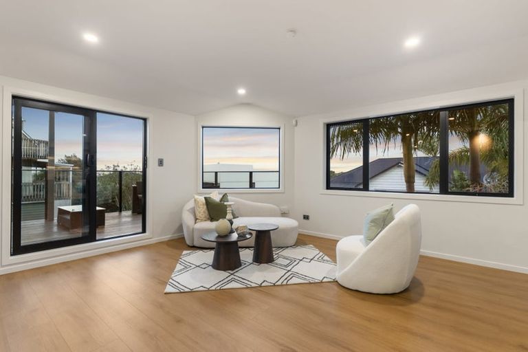 Photo of property in 1/47 Deep Creek Road, Waiake, Auckland, 0630