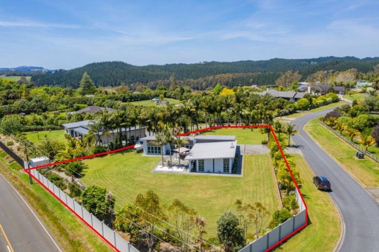 Photo of property in 1 Kotare Heights, Kerikeri, 0230