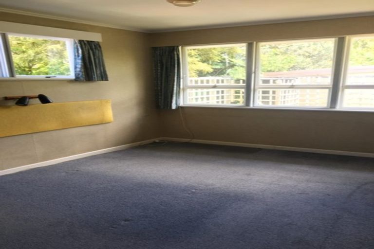 Photo of property in 60 Hogans Road, Glenfield, Auckland, 0629