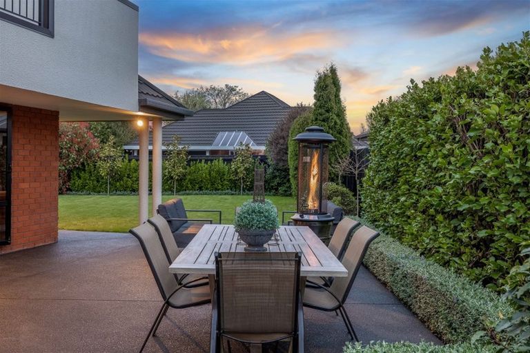 Photo of property in 15 Abingdon Court, Avonhead, Christchurch, 8042