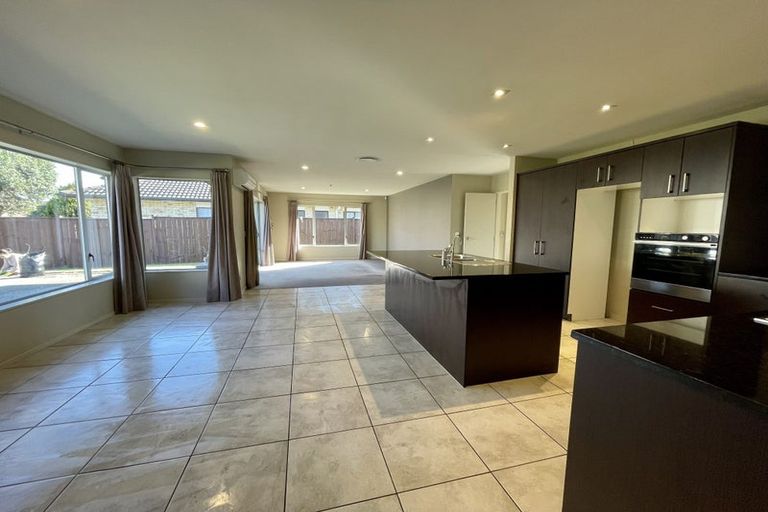 Photo of property in 5 Alvre Place, Flat Bush, Auckland, 2016