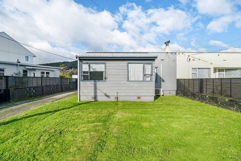 Photo of property in 52 Durham Crescent, Fairfield, Lower Hutt, 5011