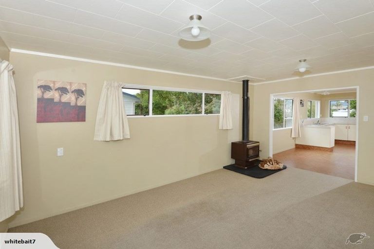 Photo of property in 1 Curlew Place, One Tree Point, 0118