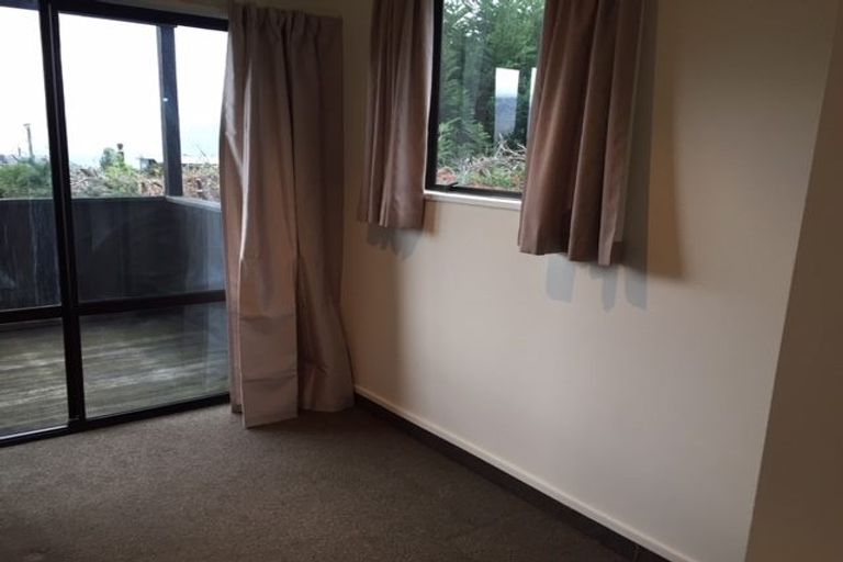 Photo of property in 17a Wynyard Crescent, Fernhill, Queenstown, 9300