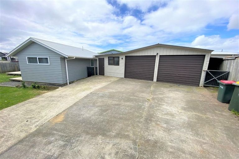 Photo of property in 6 Chisholm Place, Mangere East, Auckland, 2024
