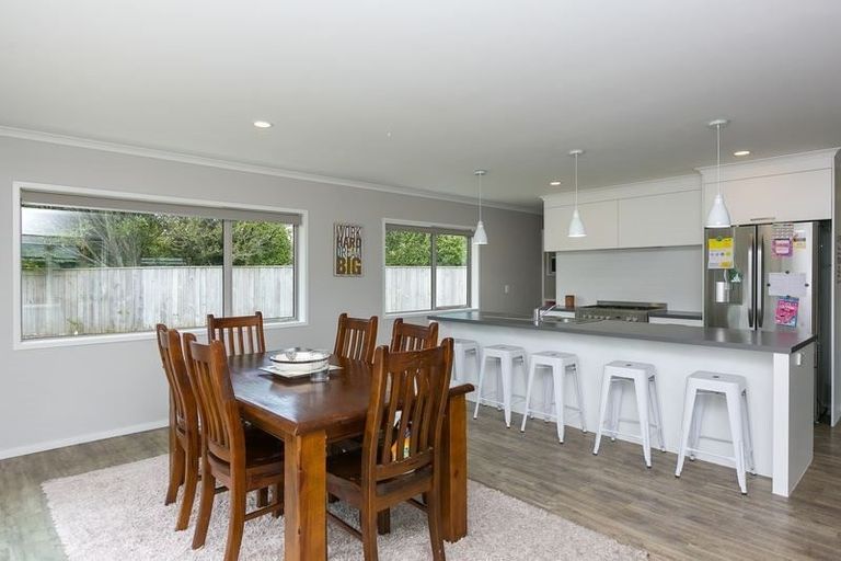 Photo of property in 5 Cross Street, Lepperton, New Plymouth, 4373