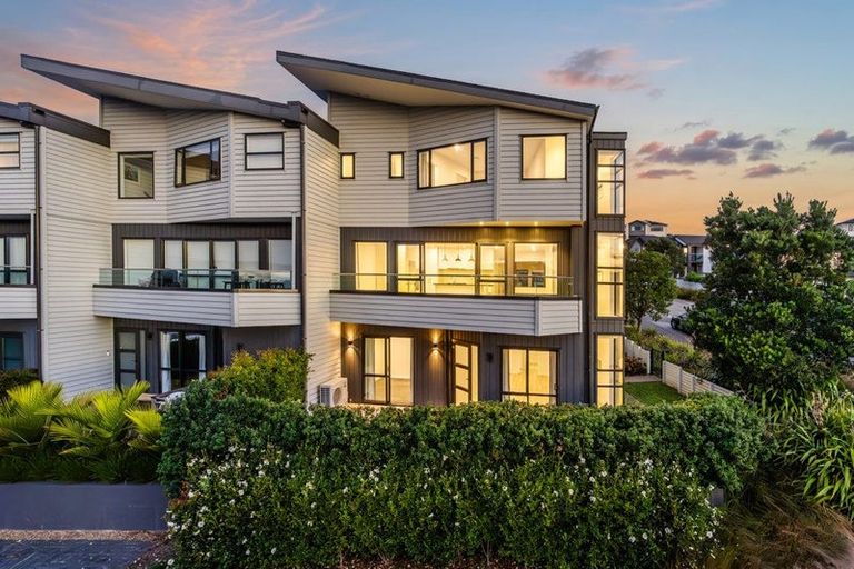 Photo of property in 16 Moki Place, Long Bay, Auckland, 0630