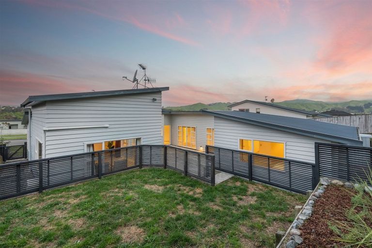 Photo of property in 18 Dusky Crescent, Aotea, Porirua, 5024