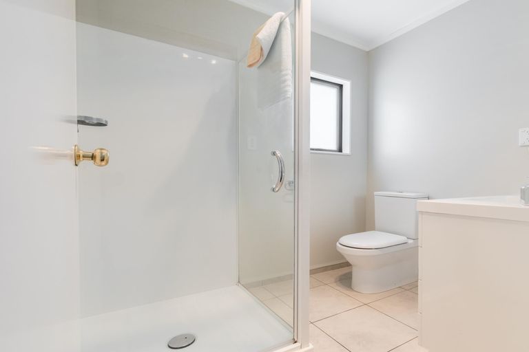 Photo of property in 105a Moire Road, West Harbour, Auckland, 0618