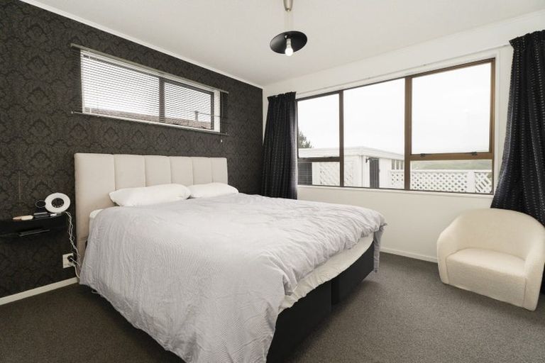 Photo of property in 17 Trinidad Crescent, Grenada Village, Wellington, 6037