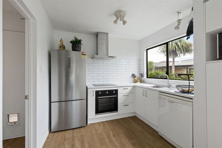 Photo of property in 2/66 Lakewood Drive, Burwood, Christchurch, 8083