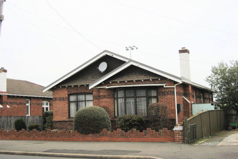 Photo of property in 253 Macandrew Road, Forbury, Dunedin, 9012