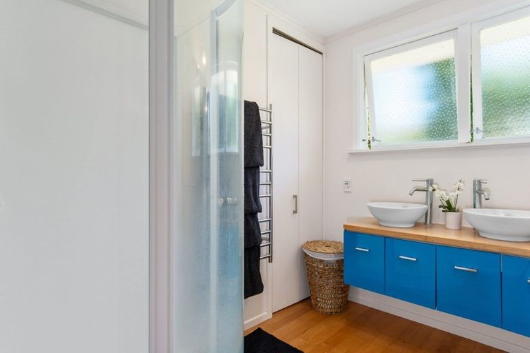 Photo of property in 114 Harbour View Road, Omokoroa, 3114