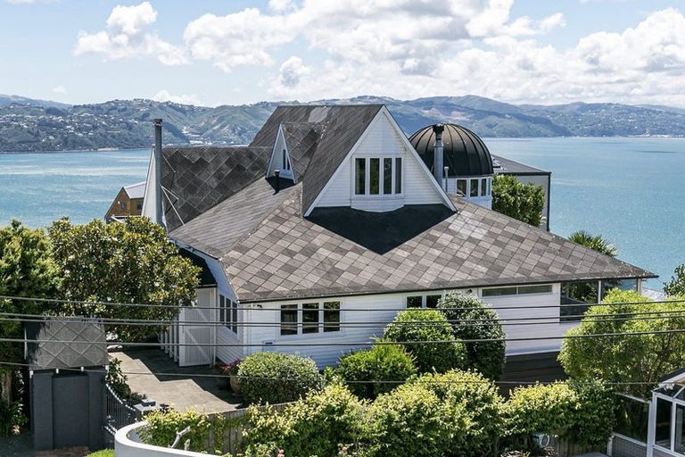 Photo of property in 8 Robieson Lane, Roseneath, Wellington, 6011