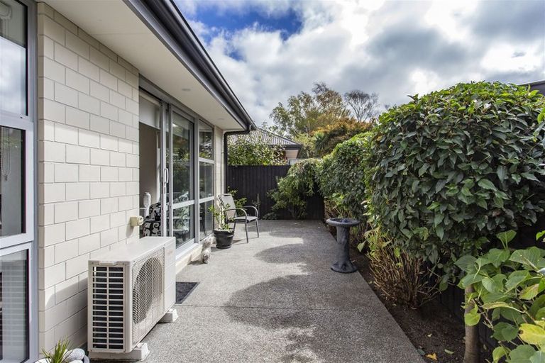 Photo of property in 3/502 Harewood Road, Harewood, Christchurch, 8051