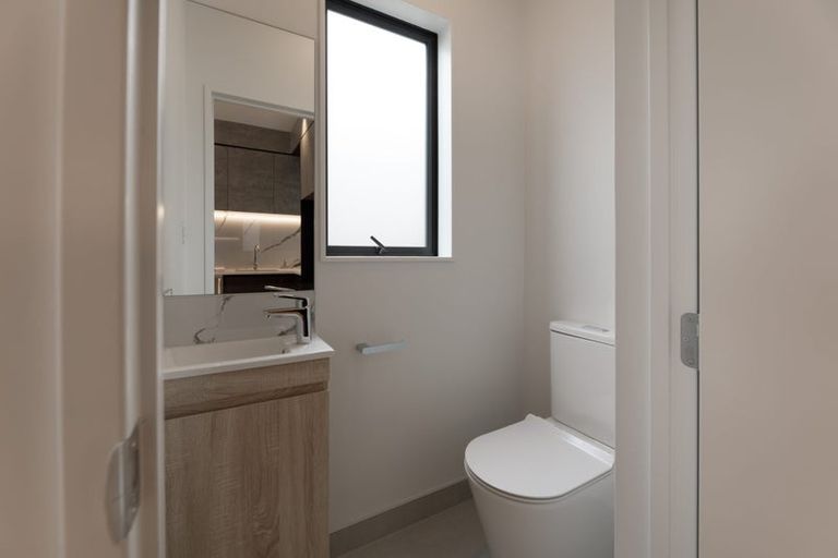 Photo of property in 8/7 Brookfield Road, Te Atatu Peninsula, Auckland, 0610