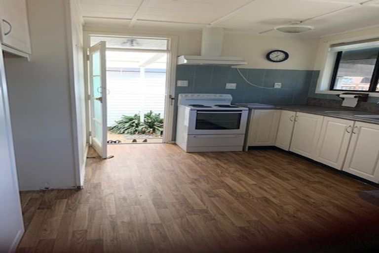 Photo of property in 20 Sullivan Avenue, Mangere Bridge, Auckland, 2022