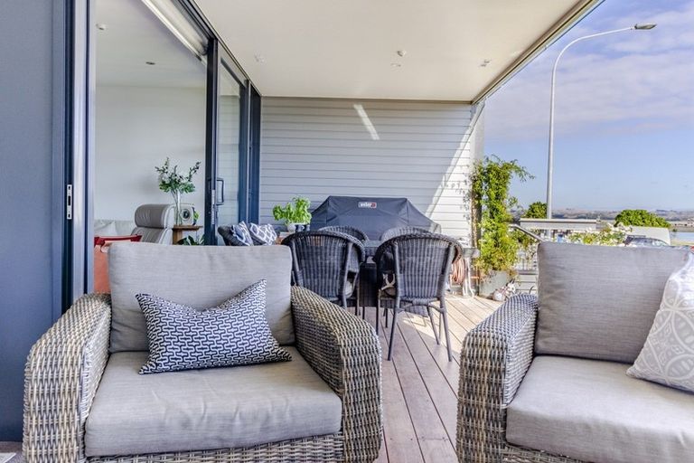 Photo of property in 203/7 Humber Street, Pandora, Napier, 4110