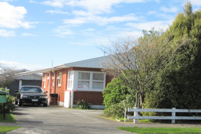 Photo of property in 37 Meadowvale Drive, Levin, 5510