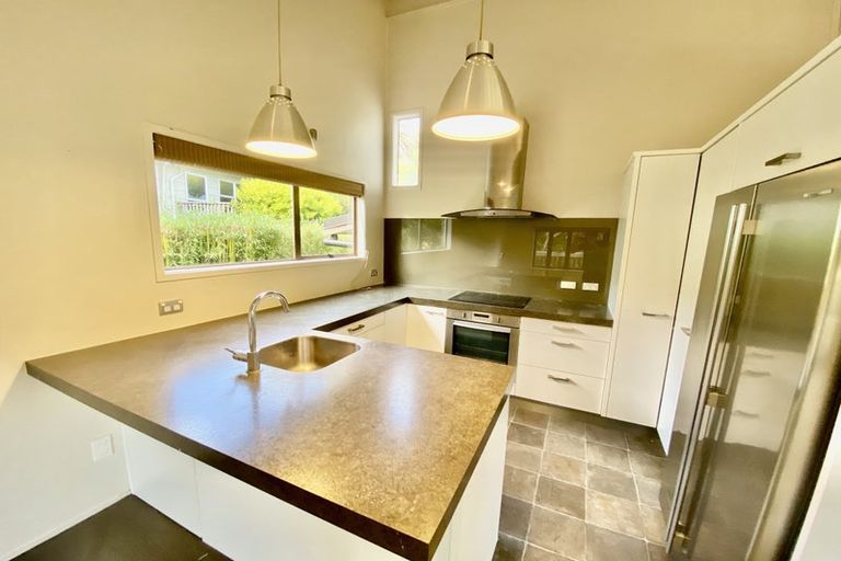 Photo of property in 11 Glenbush Place, Birkenhead, Auckland, 0626