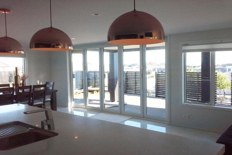 Photo of property in 4 Vardon Way, Waiwhakaiho, New Plymouth, 4312