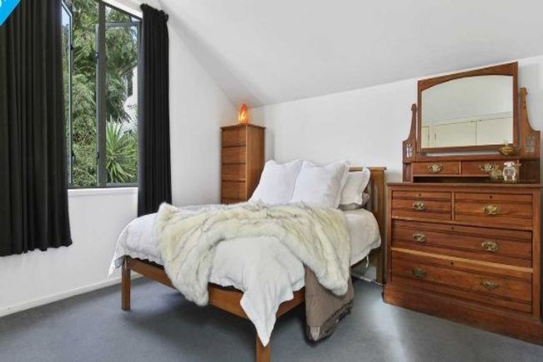 Photo of property in 2/206 Albany Highway, Schnapper Rock, Auckland, 0632