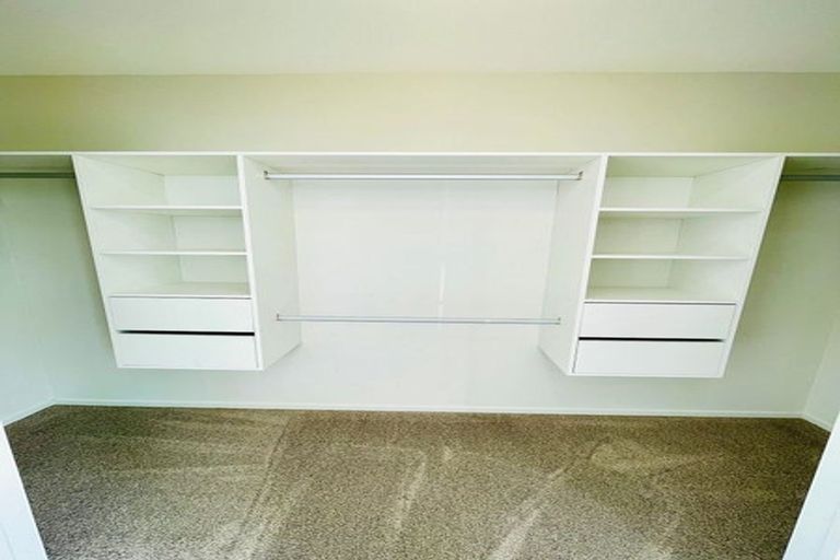 Photo of property in 28 Parahau Road, Papakura, 2110