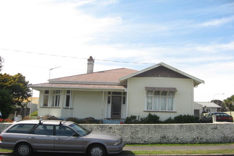 Photo of property in 17 Mount Edgcumbe Street, New Plymouth, 4310