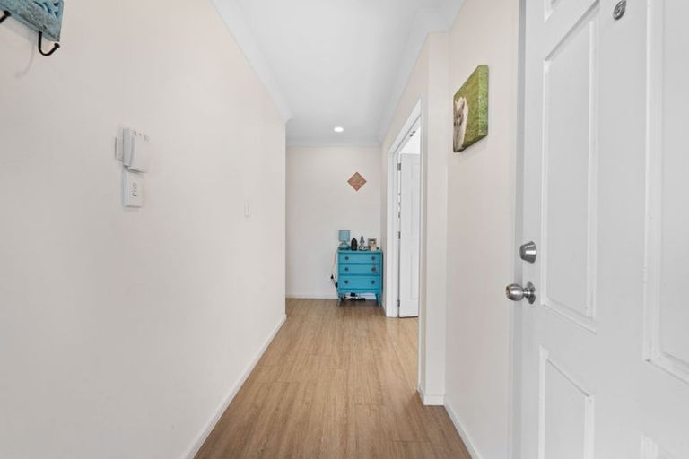 Photo of property in 1/15 Penruddocke Road, Half Moon Bay, Auckland, 2012