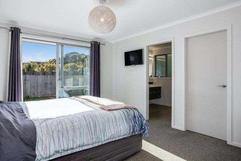 Photo of property in 24 Banks Boulevard, Whitby, Porirua, 5024